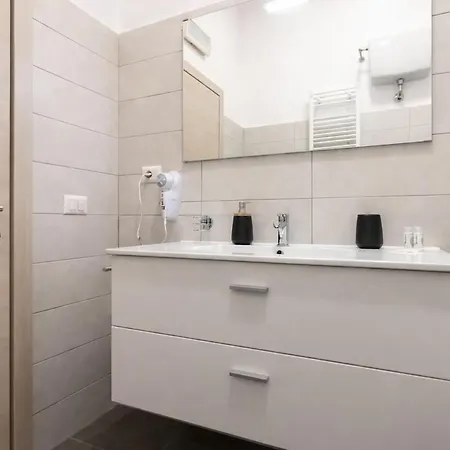 Apartament Domus Tiziano 30 Meters From The C Line *